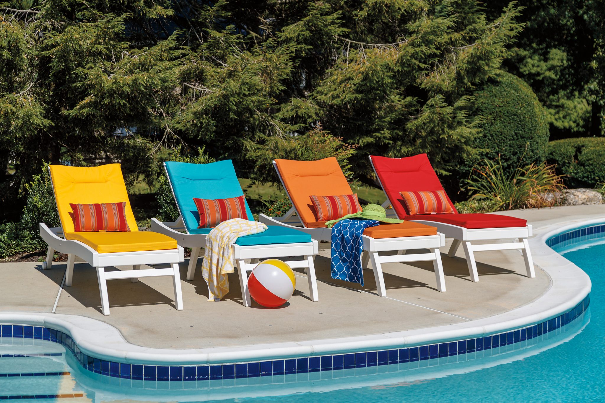 colorful-lounge-chairs